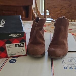 Arizona Jean Company Women's Brown Ankle Boots